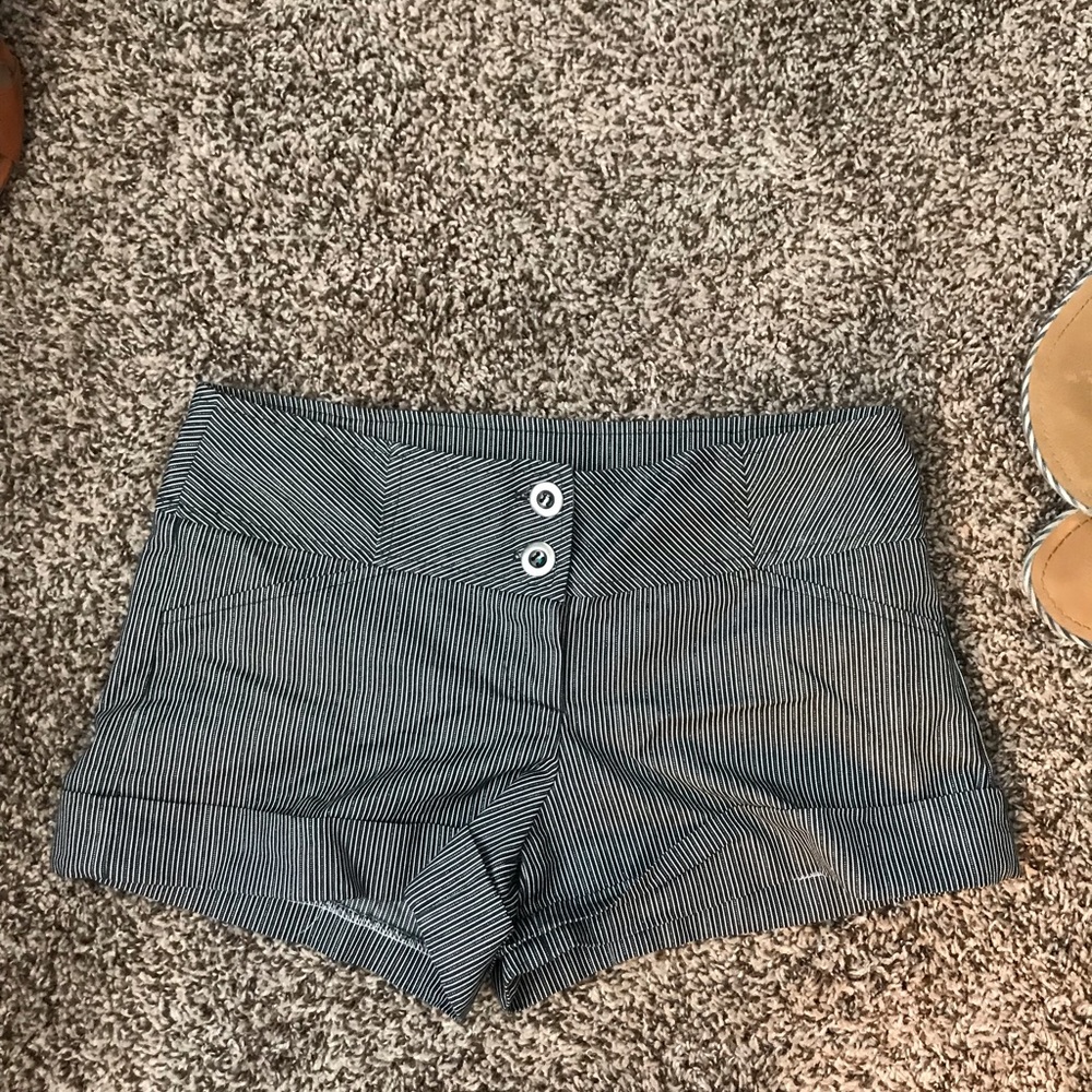 Stripped Shorts